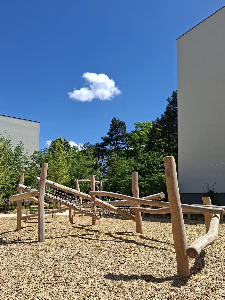 JAJ015_Escalacours (2).webp